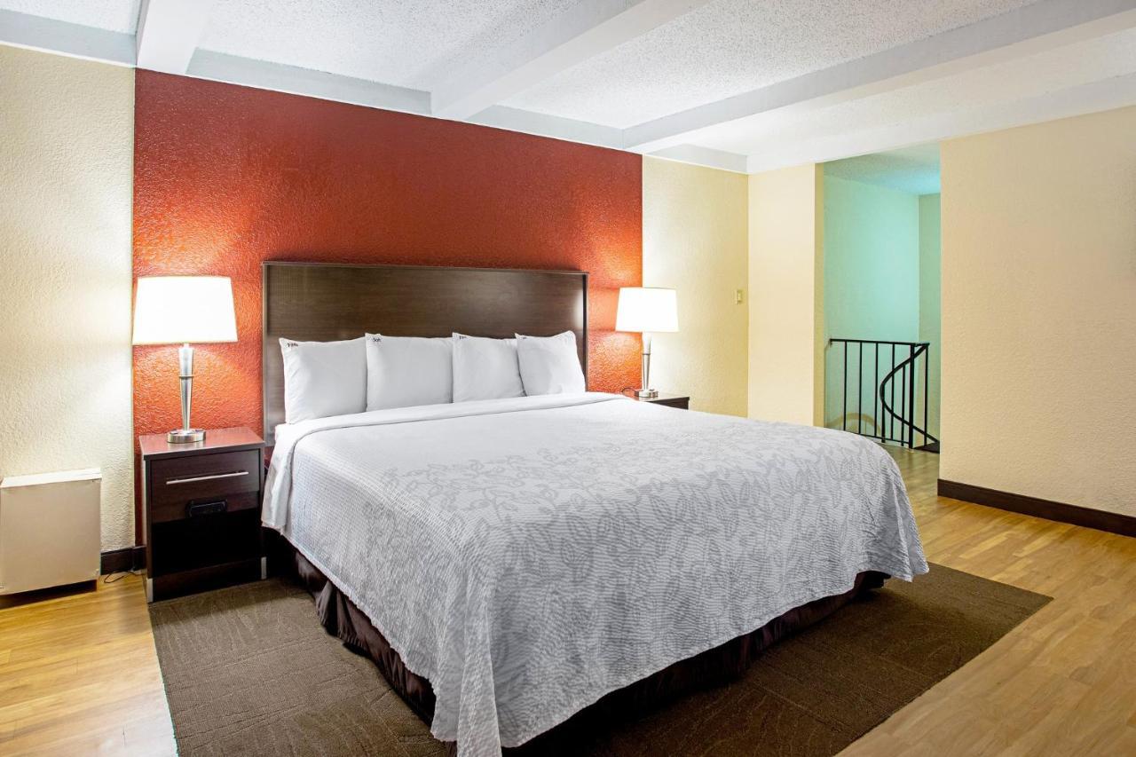 Red Roof Inn Plus+ Wichita East Eksteriør billede