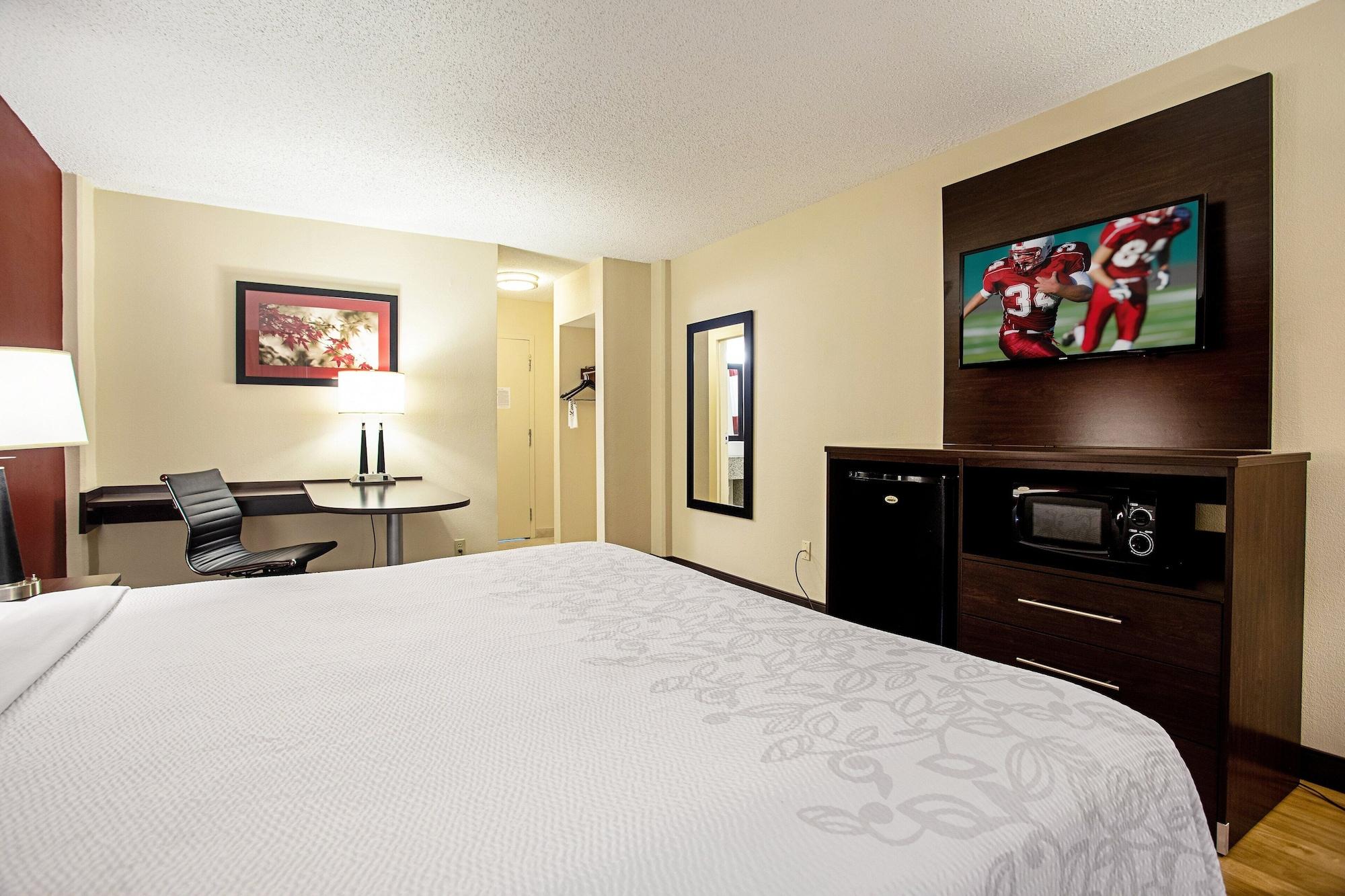 Red Roof Inn Plus+ Wichita East Eksteriør billede